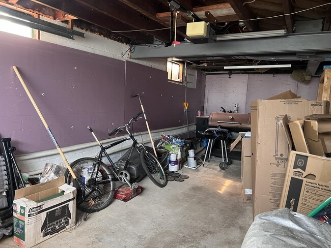 Building Photo - 1135 Sunset Dr