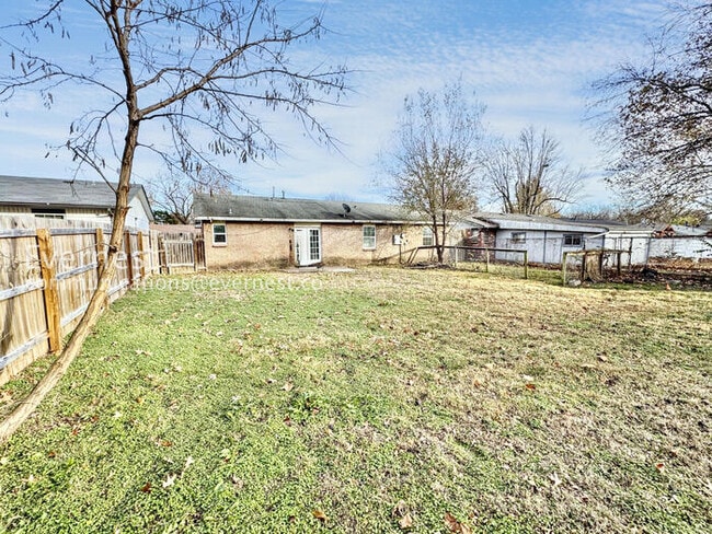 Building Photo - 1756 S Pine Ave