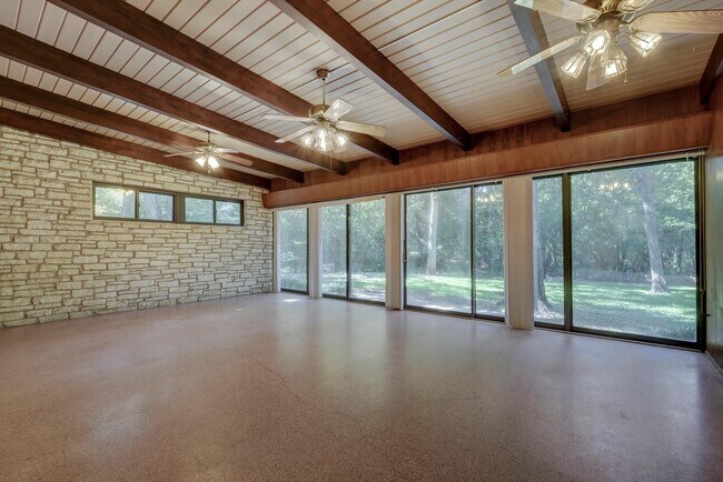 Building Photo - 4405 Barrow Ave