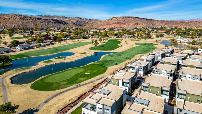 Building Photo - LUXURY GOLF COURSE CONDO - FULLY FURNISHED