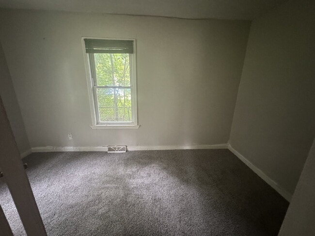 Building Photo - Spacious 4-Bedroom Home Inkster – Ready fo...