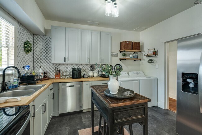 Building Photo - 1113 Taylor St