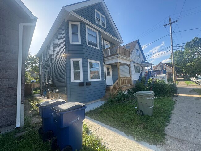 Building Photo - 2323 S 17th St