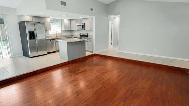 Building Photo - 2963 Moore Dr