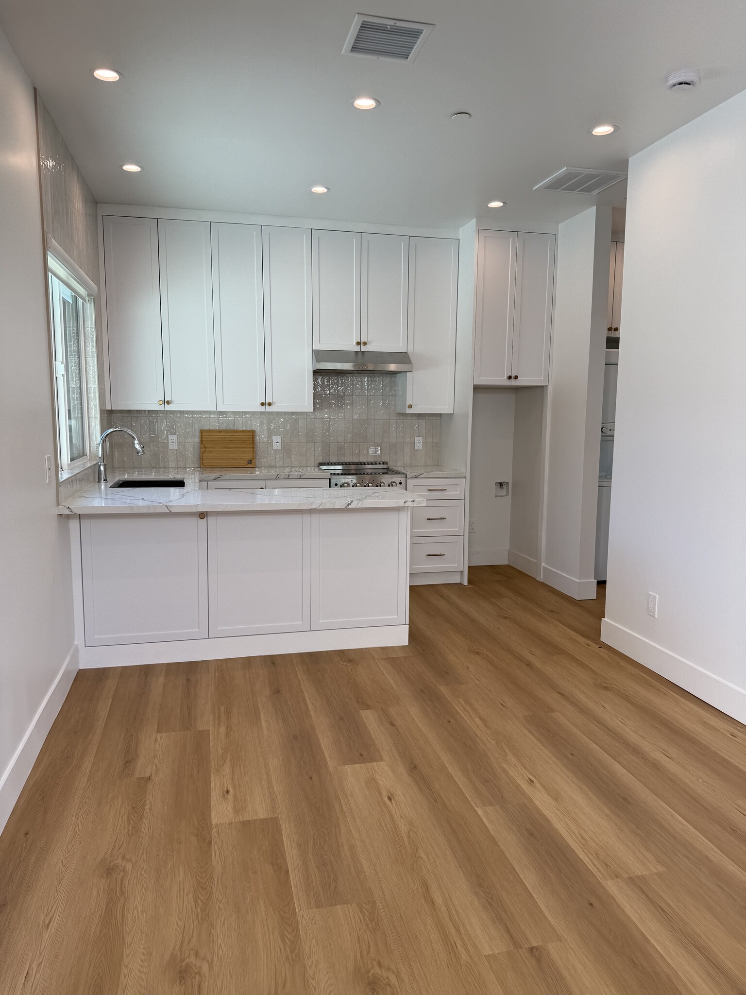 Building Photo - 6641 Glade Ave