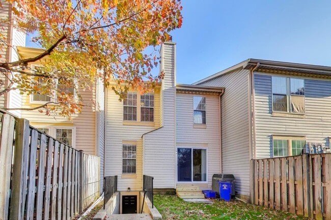 Building Photo - Ellicott City townhome for you!