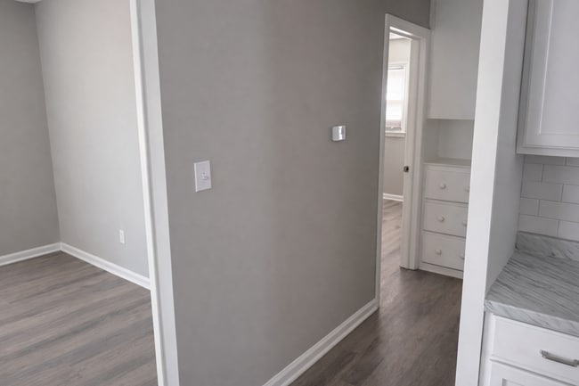 Building Photo - Cute Two Bedroom near KU Medical Center