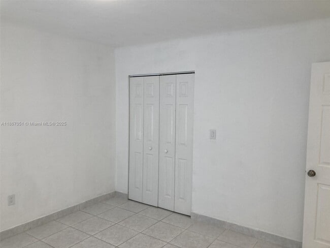 Building Photo - 2101 Bay Dr