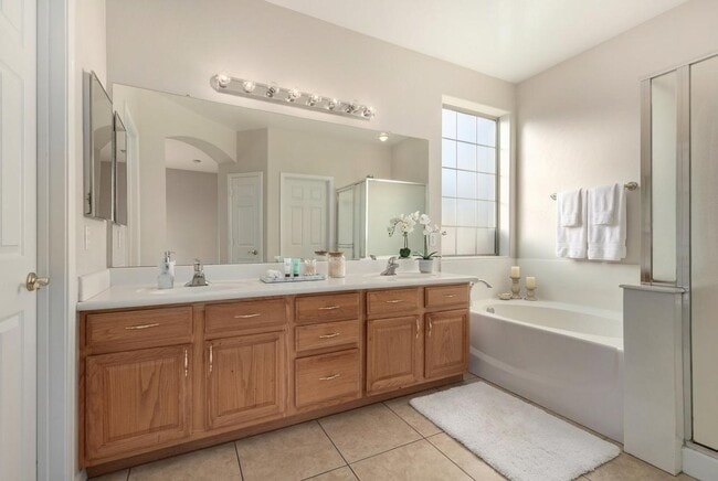 Building Photo - 14625 W Amelia Ave