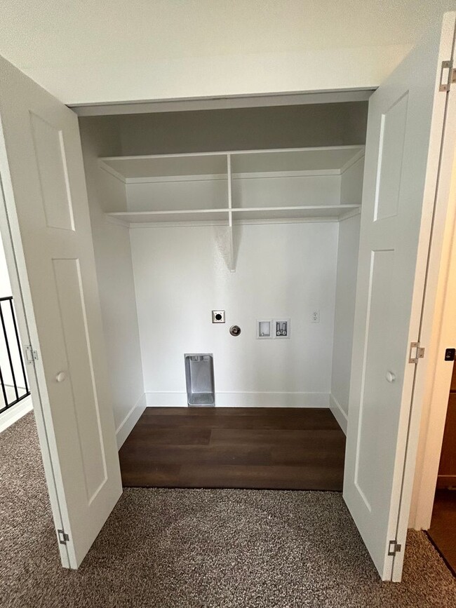 Building Photo - New Townhome