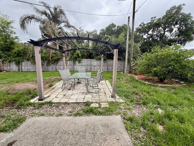 Building Photo - 102 Lake Charles Rd