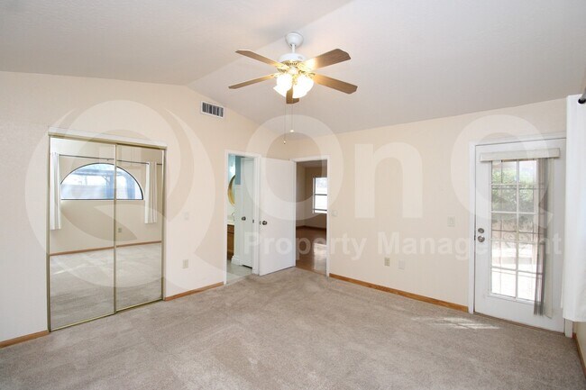 Building Photo - 602 N Cobblestone St