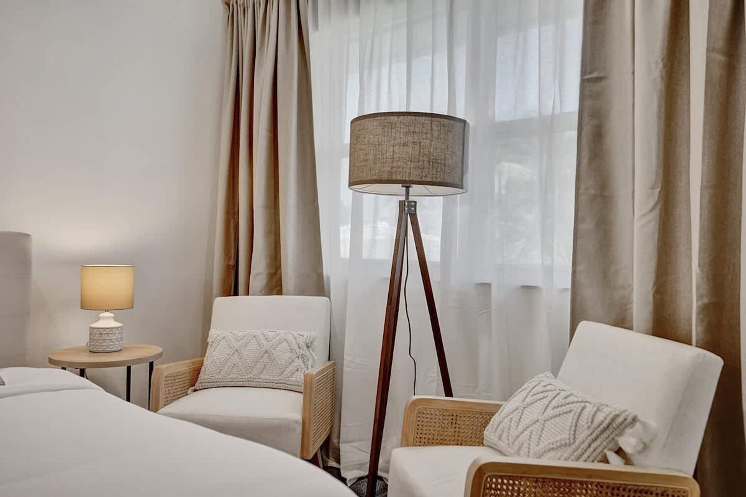 Building Photo - 810 S Surf Rd