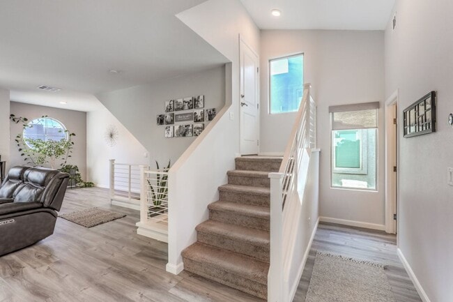 Building Photo - New Modern Gated House w/ Rooftop Deck