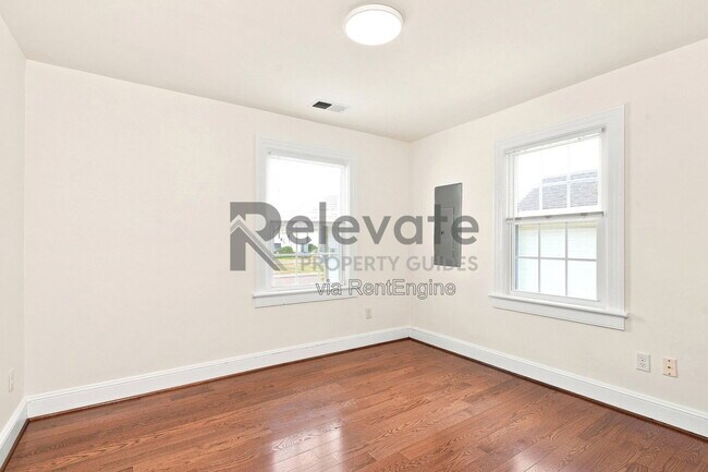 Building Photo - 400 Dupuy Ave