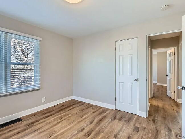 Building Photo - 5475 Primrose Ln