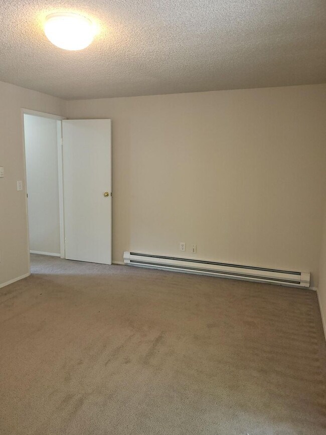 Building Photo - Watts-8309 Villa