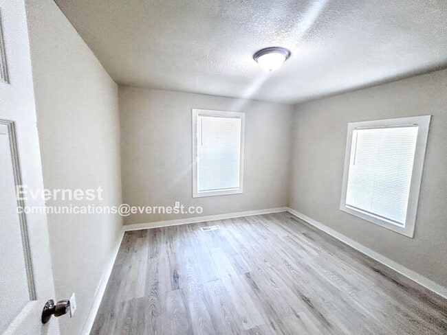 Building Photo - 317 5th Way
