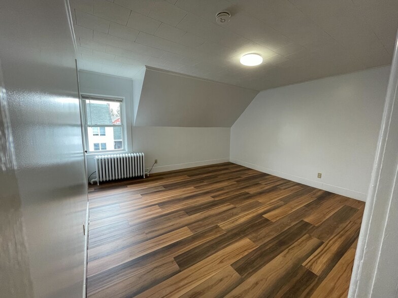 livingroom view 2 - 12 Church St