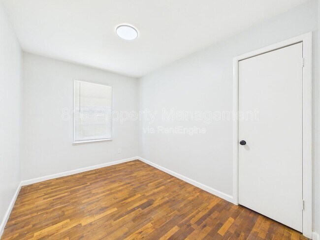 Building Photo - 10323 East 20th St S