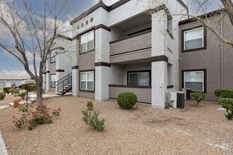 Building Photo - SOUTHWEST 2 BEDROOM, 2 BATH CONDO IN GATED...