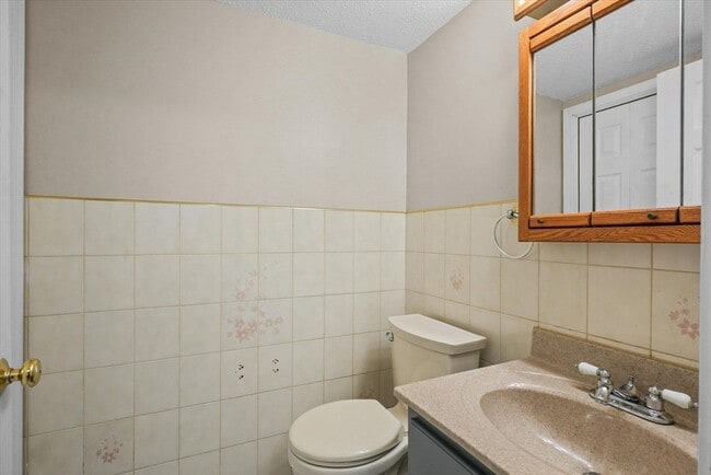 Building Photo - 61 Kathy Dr