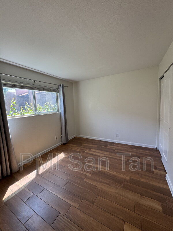 Building Photo - 5525 E Thomas Rd