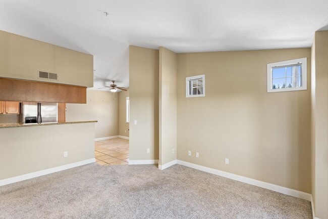 Building Photo - Gorgeous Condo in Folsom !
