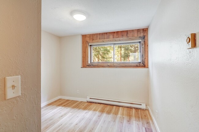 Building Photo - Cabin in the woods!  Fenced Yard!  Year le...