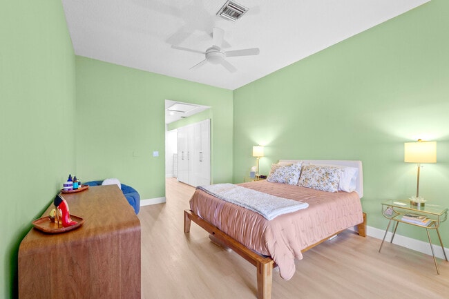 Building Photo - 7460 La Paz Blvd