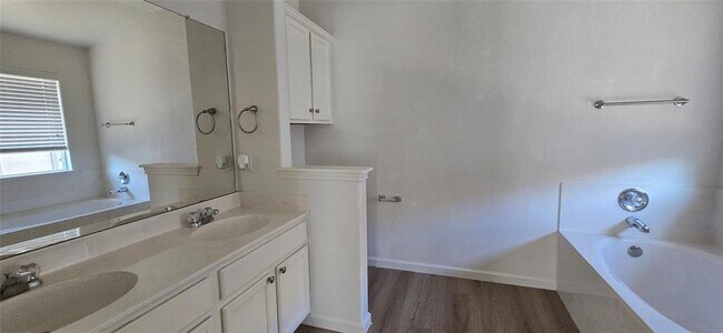 Building Photo - 606 Lakemont Dr