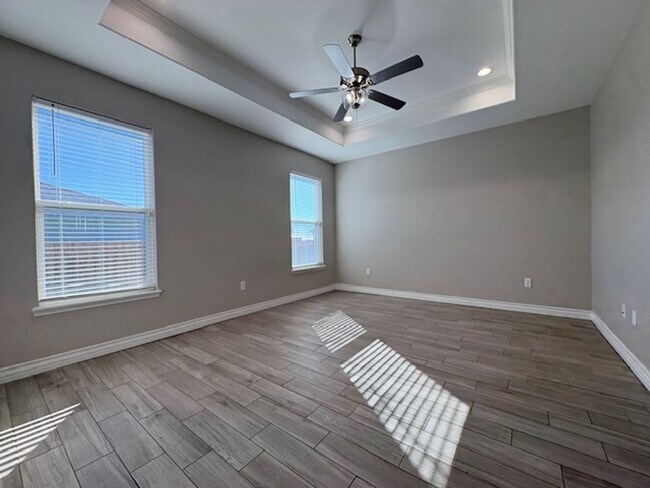 Building Photo - DCR602