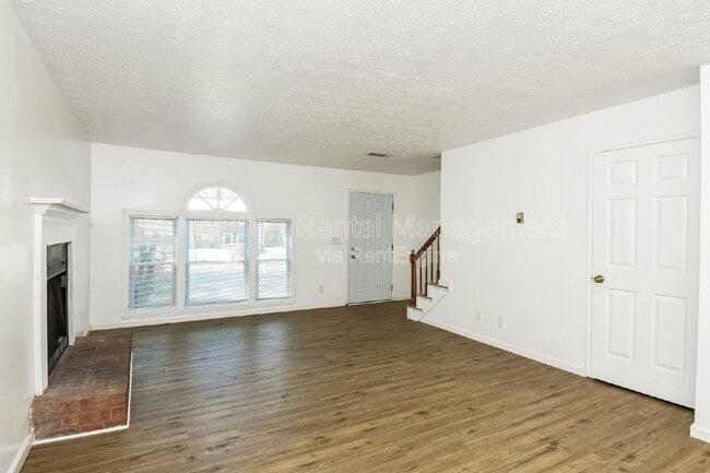 Building Photo - 1307 Sweet Pine Dr