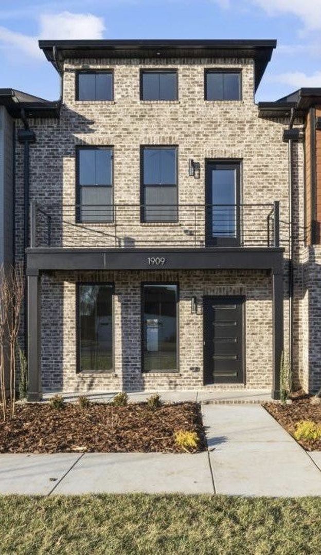 Primary Photo - Beautiful New Townhouse in the Heart of Mu...