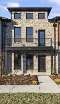 Building Photo - Beautiful New Townhouse in the Heart of Mu...