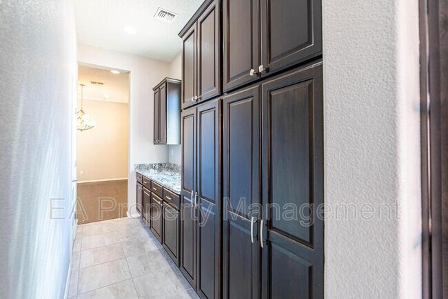Building Photo - 827 Mesa Roja Trail NE