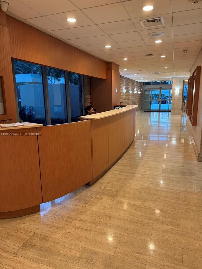 Building Photo - 2899 Collins Ave