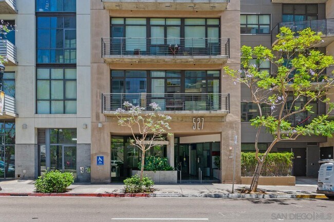 Building Photo - 527 Tenth Ave