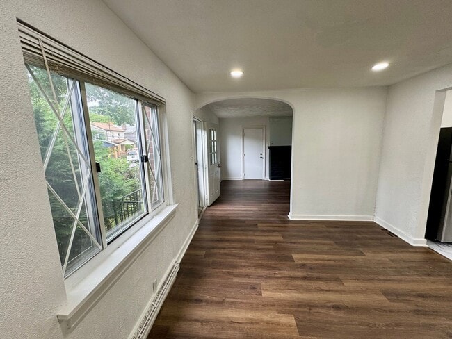 Building Photo - Adorable 2 Bed 1 Bath Home in Brookline W/dedicated office/library space!