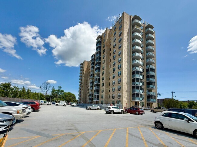 Building Photo - 1 Strawberry Hill Ct