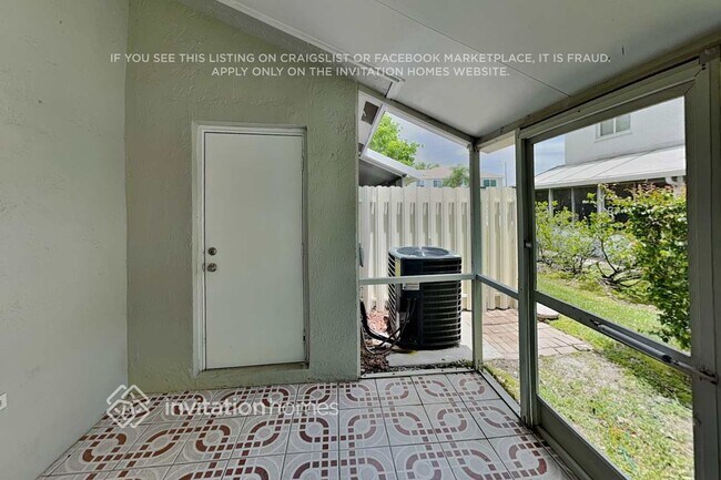 Building Photo - 4728 SW 13th Pl