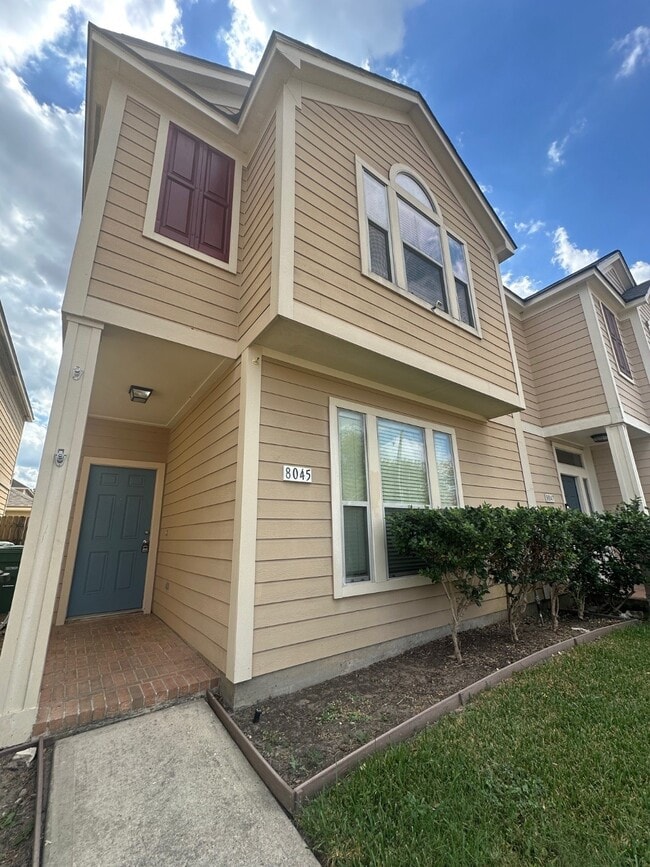 Building Photo - 8045 Ellinger Ln