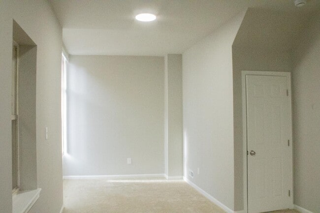 Building Photo - 501 N Patterson Park Ave