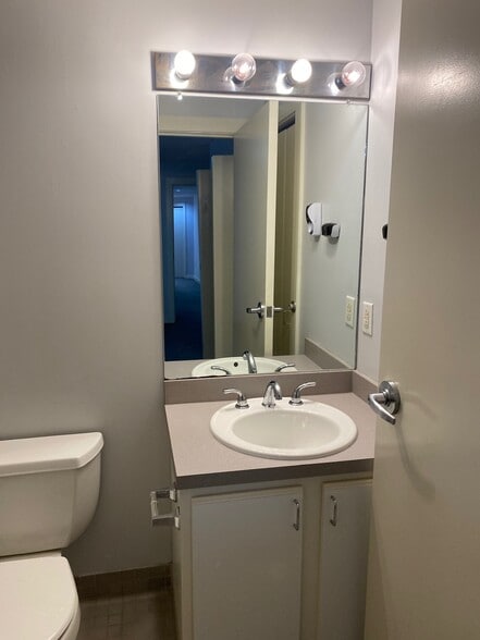 Building Photo - 534 Commonwealth Ave