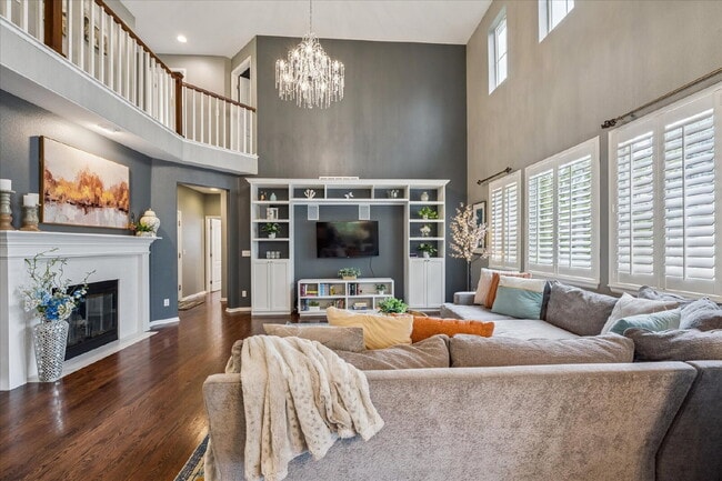 Building Photo - Golf-Course Retreat