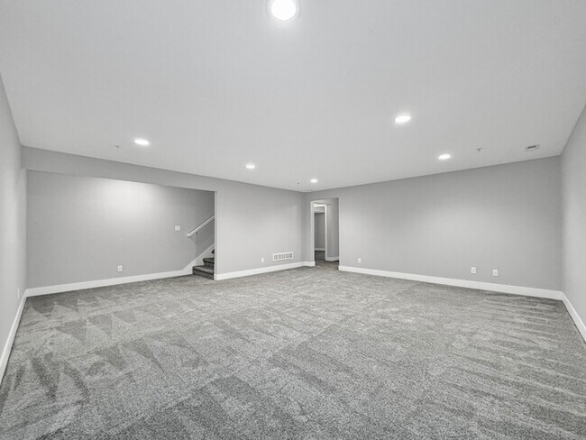 Building Photo - 4423 Lower Beaver Rd