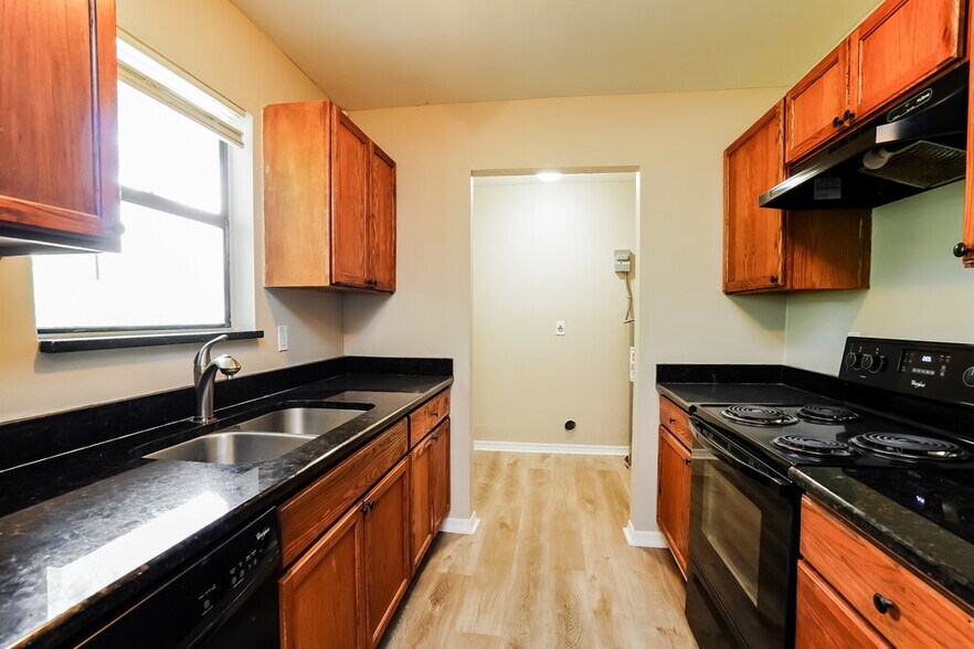Building Photo - 5218 6th St W