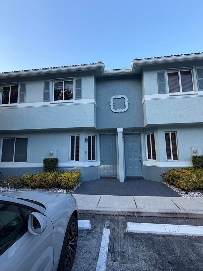 Primary Photo - 1992 Alamanda Way