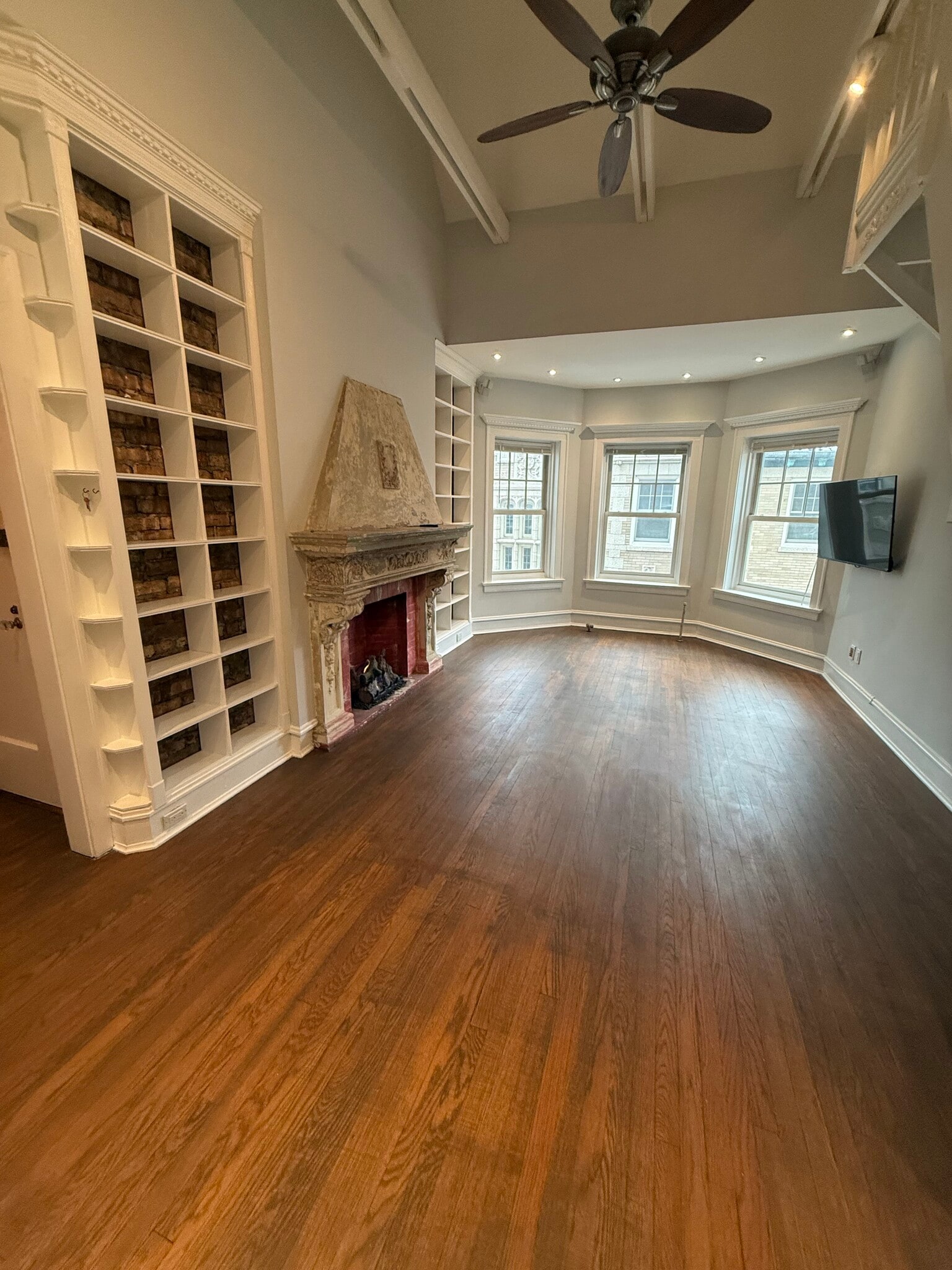 Building Photo - 534 W Brompton Ave