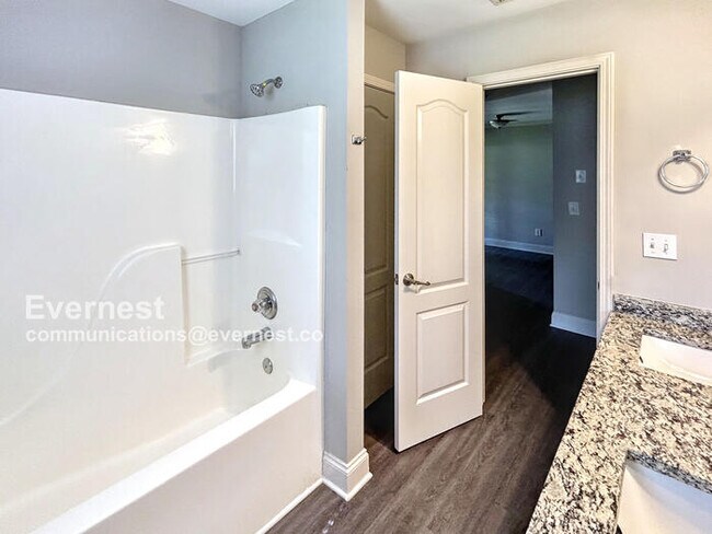 Building Photo - 215 Bridgemill Dr